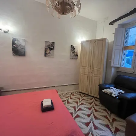 Affittacamere Triple In Beautiful Maltese Townhouse Sliema