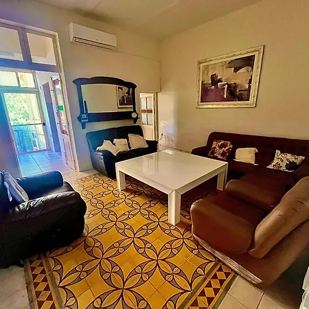 Affittacamere Triple In Beautiful Maltese Townhouse Sliema