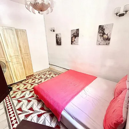 Triple In Beautiful Maltese Townhouse Sliema