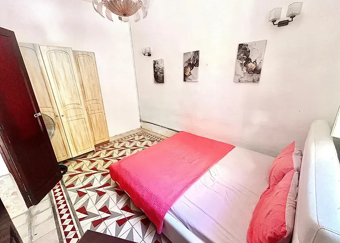 Triple In Beautiful Maltese Townhouse Sliema